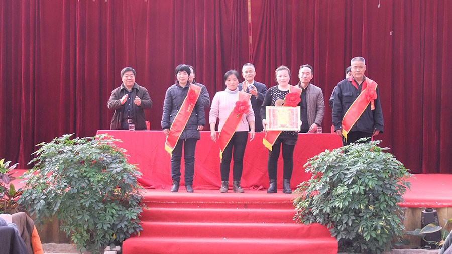向先進者看齊