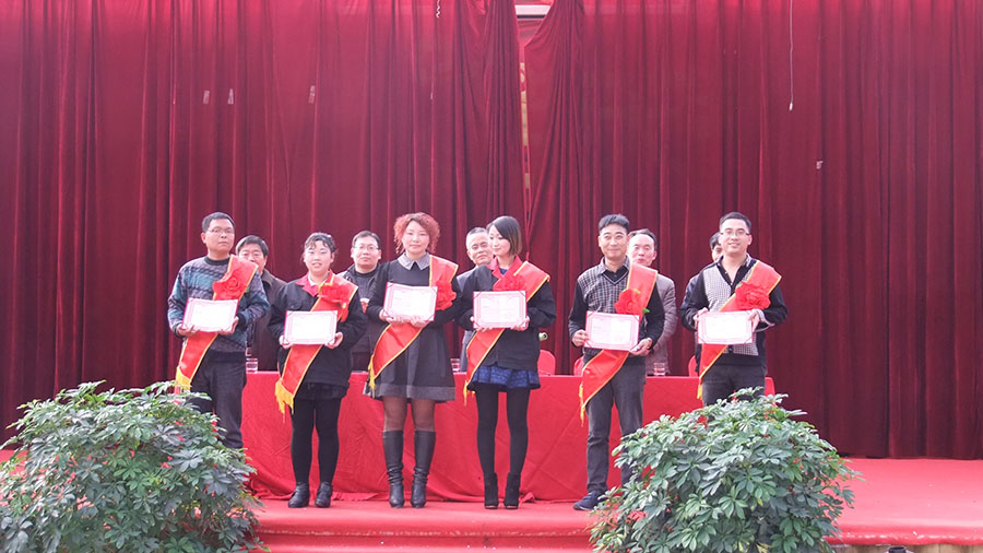 開(kāi)來(lái)濕克威舉行公司年會(huì)，并頒發(fā)年度先進(jìn)工作人員獎(jiǎng)，鼓勵(lì)大家向先進(jìn)者看齊。